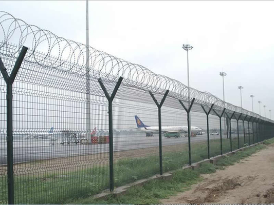 हवाई अड्डे के लिए विरोधी जंग वेल्डेड वायर मेष बाड़ 2.5 मीटर ऊंचाई पीवीसी लेपित;