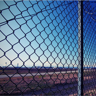 डायमंड पैटर्न ओपनिंग 25 मिमी एयरपोर्ट सुरक्षा स्टेनलेस स्टील चेन मेष बाड़